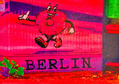 kleine Berlinserie Titel: B23, 15x15cm, Fototransfer auf Malplatte mit Acrylstiften bearbeitet, 2025