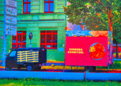 kleine Berlinserie Titel: B64, 13x18cm, Fototransfer auf Malplatte mit Acrylstiften bearbeitet, 2025